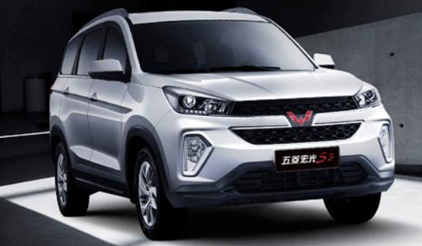 五菱宏光s3是一款中型suv,市场上共有6款在售车型,官方指导价为5.