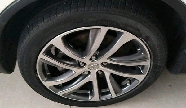 英菲尼迪qx50轮胎什么牌子 用的是什么牌子的轮胎(普利司通轮胎)