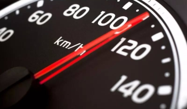 汽车速度表是平均速度还是瞬时速度 是瞬时速度