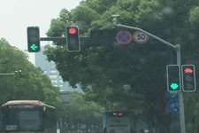 开车左拐怎么看红绿灯 左拐怎么看带箭头的红绿