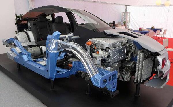 最新黑科技氢燃料电池汽车，强动力0污染性能完爆纯电动