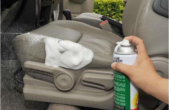 汽车内饰清洗的方法，6大步骤让你的车内焕然一新