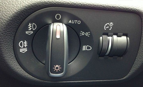 auto自动大灯怎么使用 养成良好驾驶习惯停车关闭auto