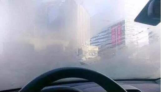 车内雾气是如何形成的，教你快速除雾还能预防起雾