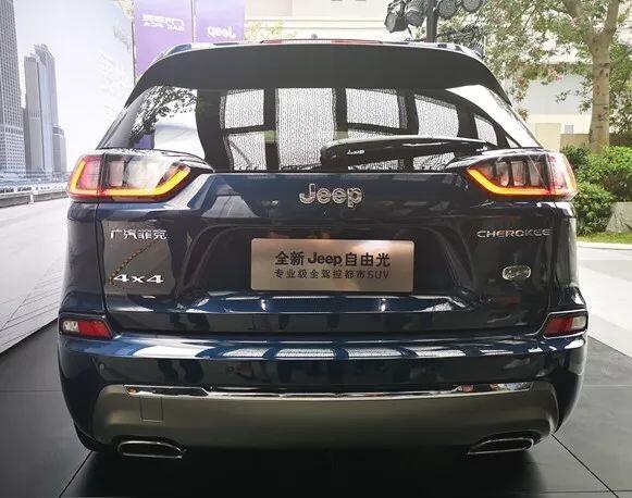 新款Jeep自由光是什么发动机，2.0T发动机搭配超强黑科技