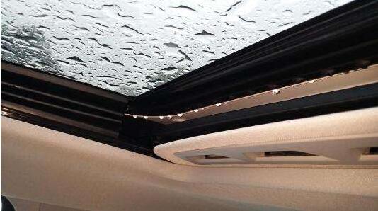 汽车天窗漏水的原因及处理方法，教你几招预防天窗漏水