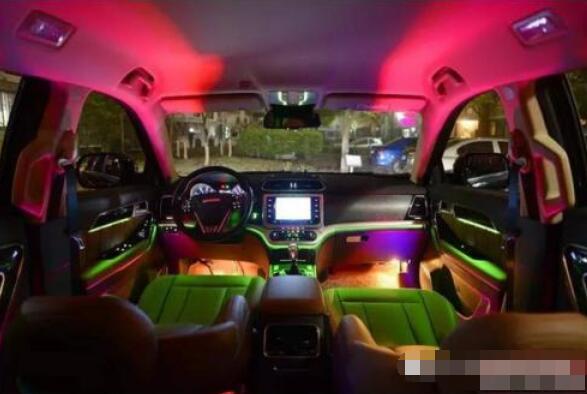 什么是车内氛围灯，用来营造室内情调的装饰照明灯