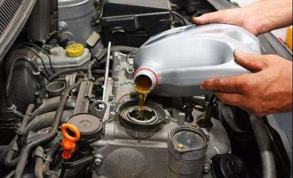 汽车烧机油怎么办，不用维修使用添加剂就能够解决