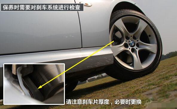 刹车片怎么看磨损程度，要在报警凸起前更换否则损坏刹车盘