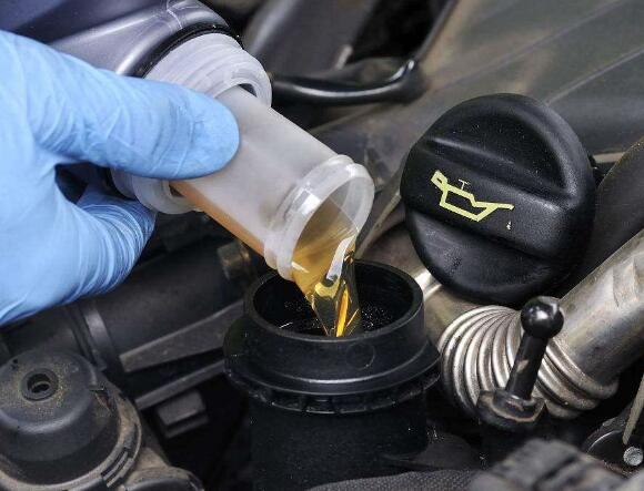 汽油机油标号的含义，教你选择最适合的机油种类