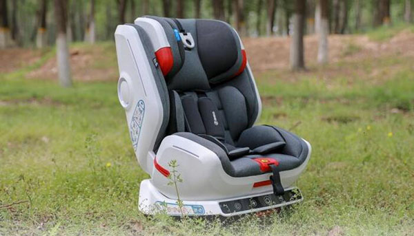 360儿童安全座椅 通风概念很独特（还能哄睡）