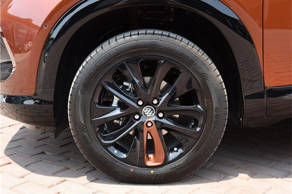昂科拉轮胎型号品牌 拥有17英寸和18英寸两种轮胎