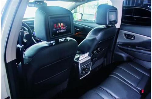 日产楼兰2019款配置 日产楼兰是一款集舒适与娱乐于一体的车型