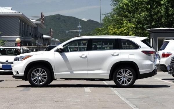 安全与动力兼具的硬派SUV 丰田2018年上市新车suv汉兰达详解