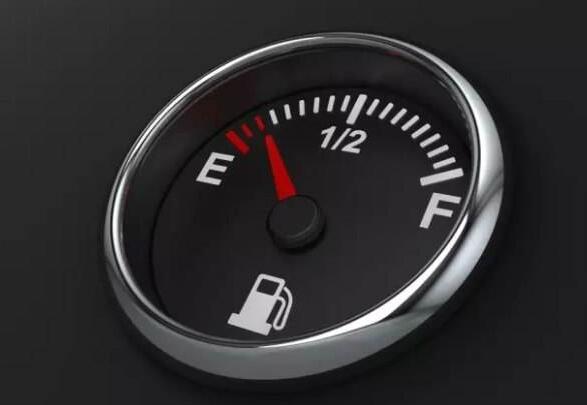 汽车油表怎么看 指针型油表和数字型油表观看油耗有什么区别