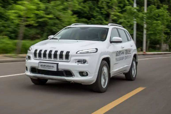 Jeep自由光油耗多少 百公里油耗8.1L左右