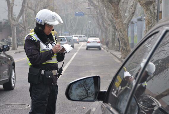 违法停车告知单处理方法 被贴条后怎么处理