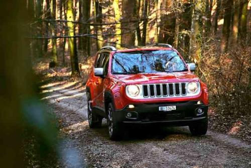 女士小型jeep 有女生开jeep自由侠吗