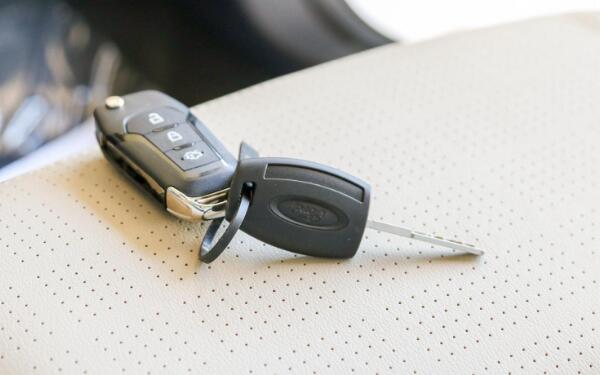 备用车钥匙怎么解除警报 用遥控钥匙解除