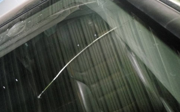 挡风玻璃裂了能开多快