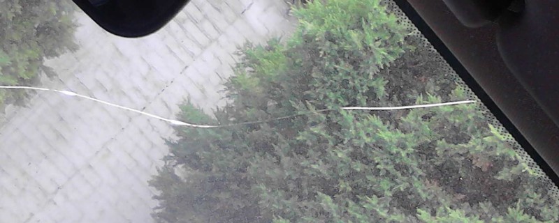 挡风玻璃裂了能开多快