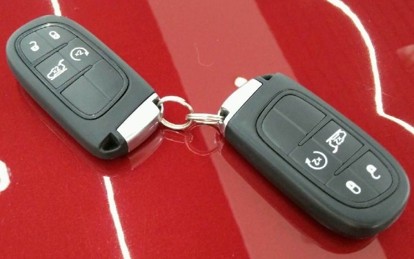 jeep遥控钥匙用一段时间就没电 jeep自由光钥匙怎么换电池 