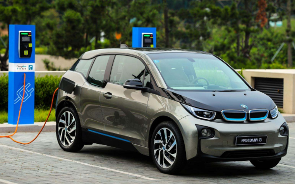 新能源纯电动汽车充电
