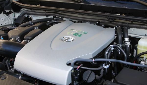 丰田普拉多用的是什么发动机变速箱
