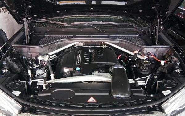 宝马x5新款 新款车型配置升级双动力选择