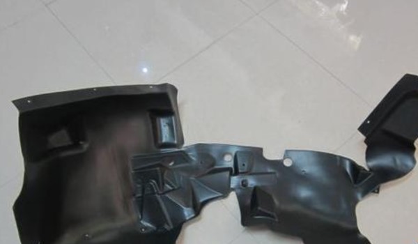 汽车轮胎上面的弧形护板叫什么