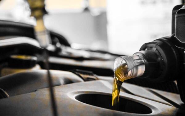 发动机润滑油是机油吗 发动机润滑油的作用是什么