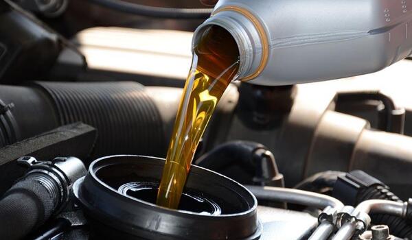 汽车机油多久换一次最好 车不经常开多久换机油