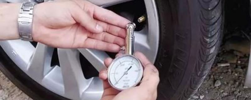 车胎气压 标准型的轮胎胎压是在2.4~2.5bar