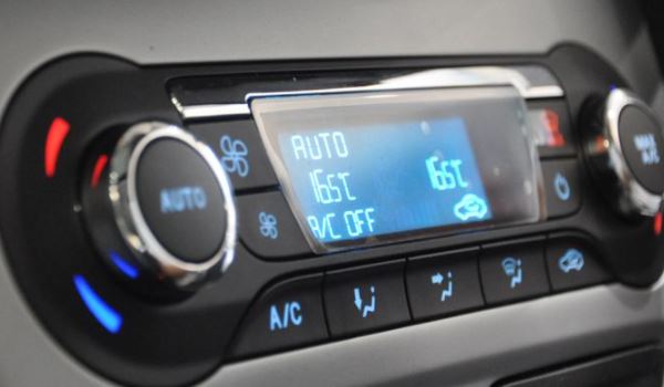 汽车空调清洗 清除空调系统当中的细菌以及微小粉尘