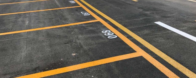 黄线停车位和白色停车位的区别