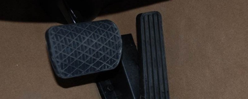 刹车踩下去很软 刹不住