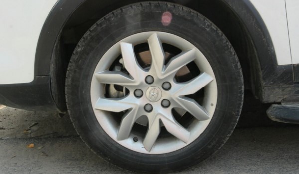 汽车轮胎胎压多少正常范围kpa