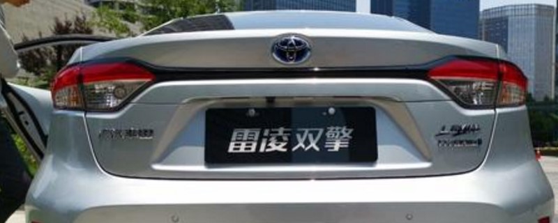 雷凌倒车灯为什么只有一个亮