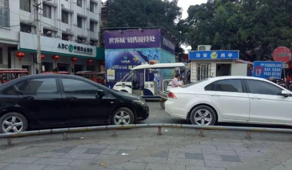 车主没留电话号码,怎样联系车主挪车？