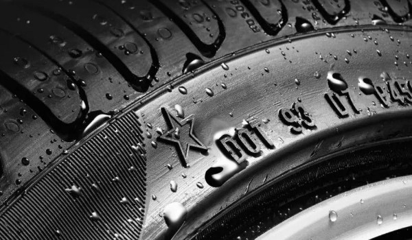 轮胎年份 车辆轮胎年份是直接印在车辆轮胎上