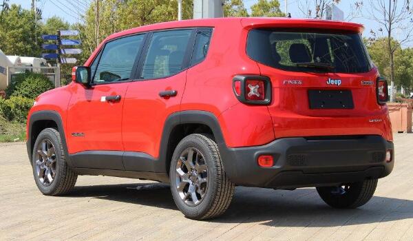 jeep小型suv自由侠价格 2021款自由侠售价14万(动力媲美1.5T发动机)