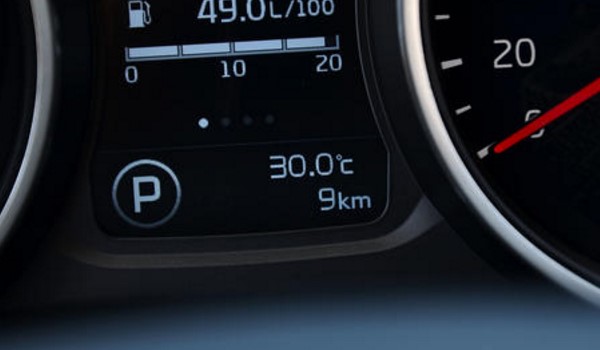 汽车显示温度是车内还是车外
