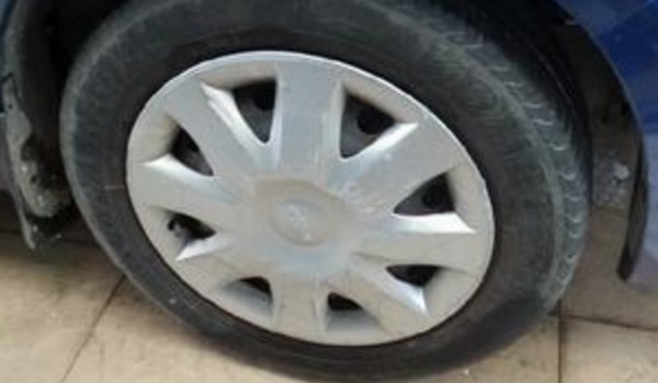 汽车轮胎上面的塑料罩