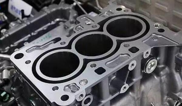 宝马x1是几缸发动机 三缸和四缸两种发动机