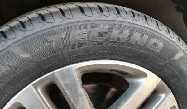 丰田卡罗拉的车胎多少钱一个 原厂轮胎700元一条