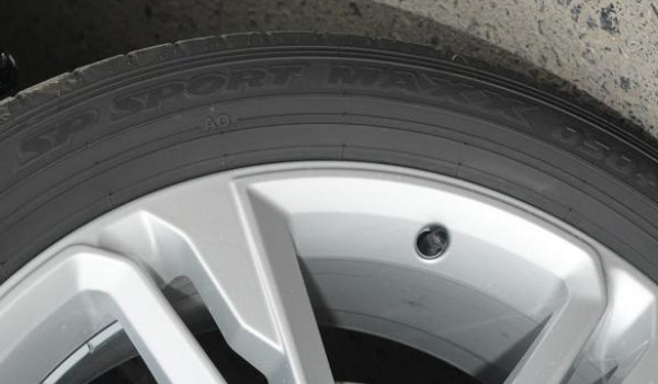 奥迪q3轮胎型号和品牌 235/55 r18固特异轮胎