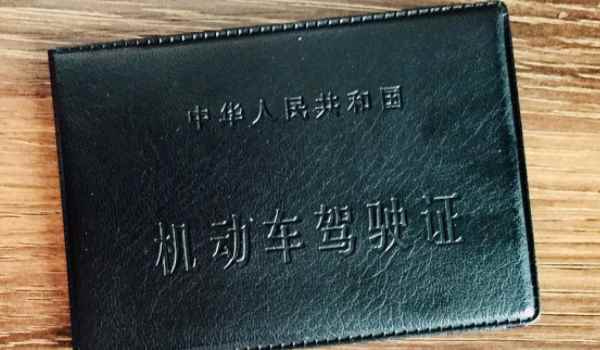 c本能开什么车