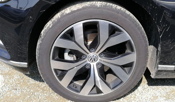 大众迈腾轮胎型号规格 采用三大轮胎尺寸(配备三大轮胎品牌)