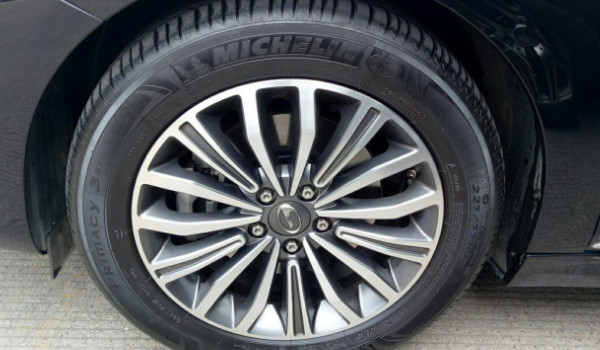 传祺ga8的轮胎尺寸 235/45 r18米其林轮胎