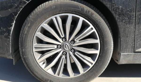 传祺ga8的轮胎尺寸 235/45 r18米其林轮胎